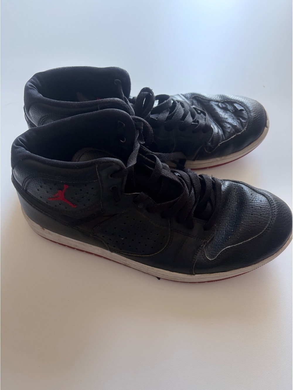Nike Air Jordan 1 Mid Black Red Basketball Shoes Size 9